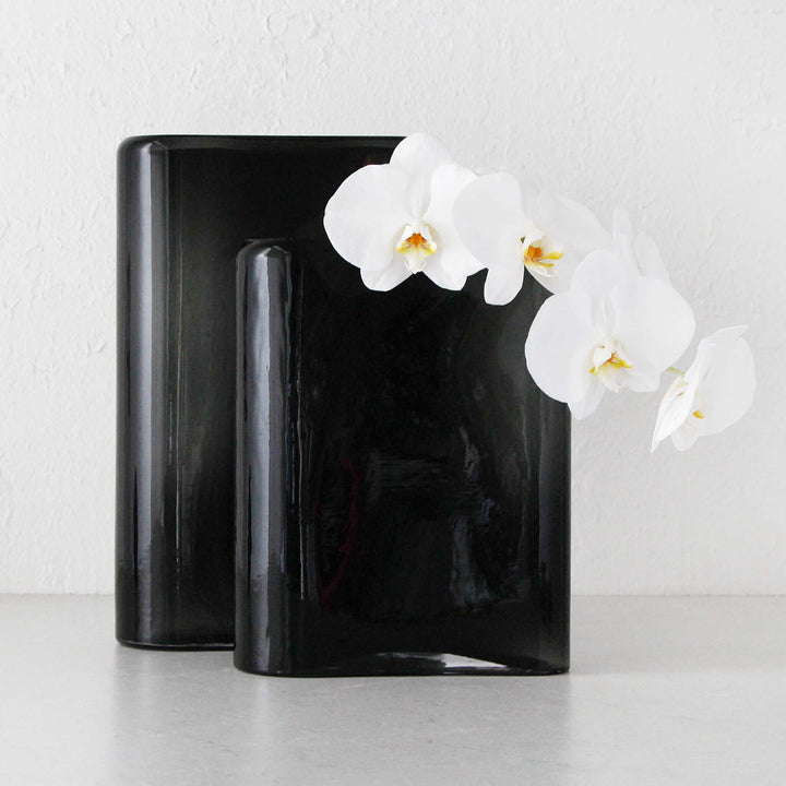 TULLY WAVE GLASS VASE BUNDLE X2  |  MEDIUM + LARGE  |  CHARCOAL OPAQUE GLASS
