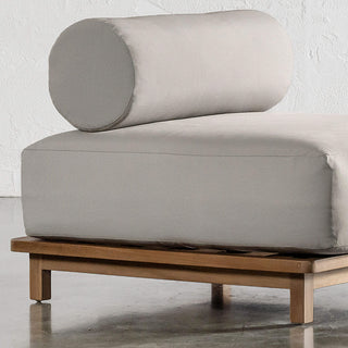 VALLE GRANDE OUTDOOR | TRAVERTINE FOG | BASE CLOSEUP