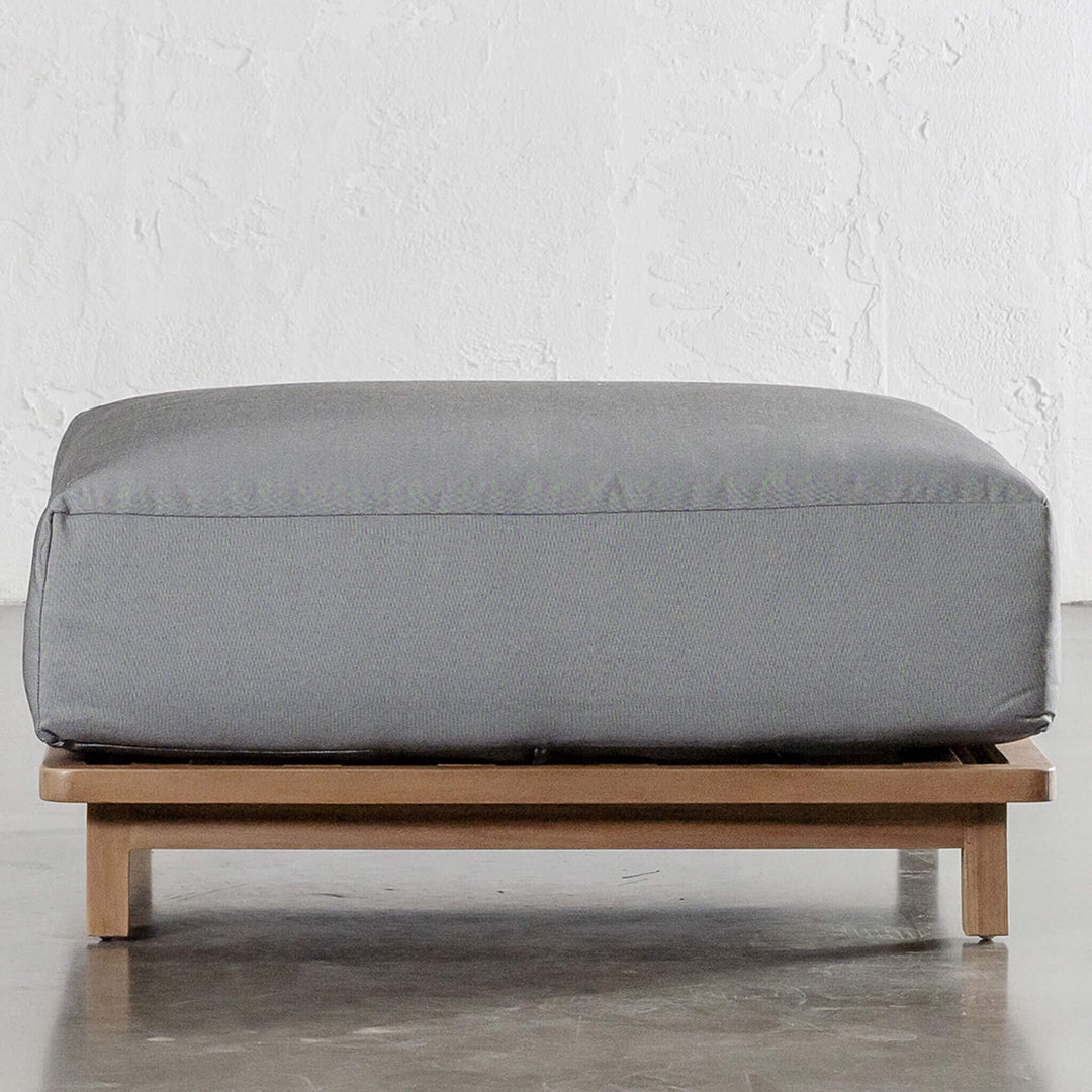 VALLE GRANDE OUTDOOR OTTOMAN  | URBANE GREY + TEAK | BASE CLOSEUP