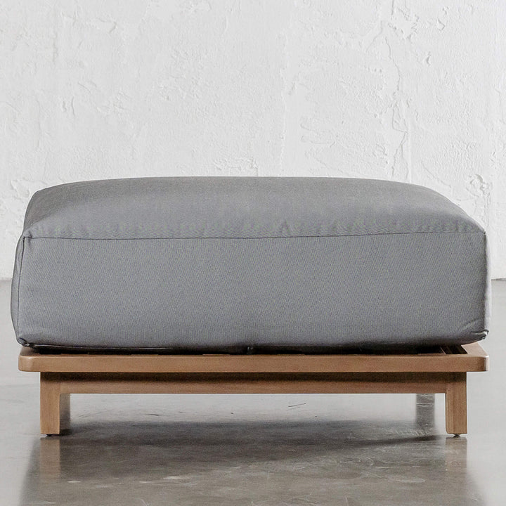 VALLE GRANDE OUTDOOR OTTOMAN  | URBANE GREY + TEAK | BASE CLOSEUP