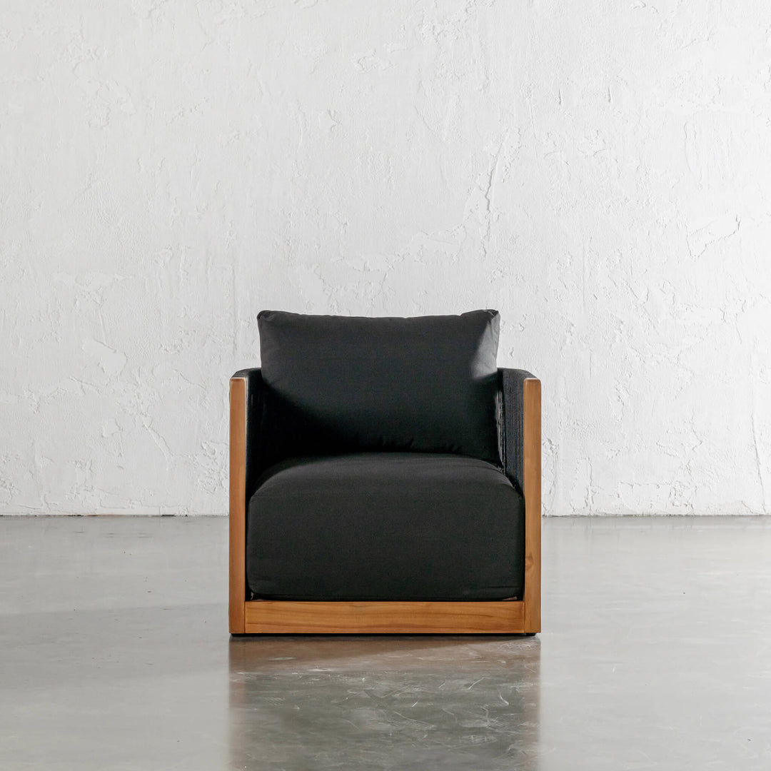 VALLECITO INDOOR/OUTDOOR ARMCHAIR  |  BLACK NOIR