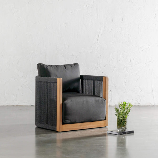 VALLECITO OUTDOOR ARMCHAIR  |  BLACK NOIR