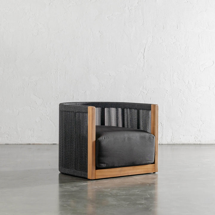 VALLECITO INDOOR/OUTDOOR ARMCHAIR  |  BLACK NOIR