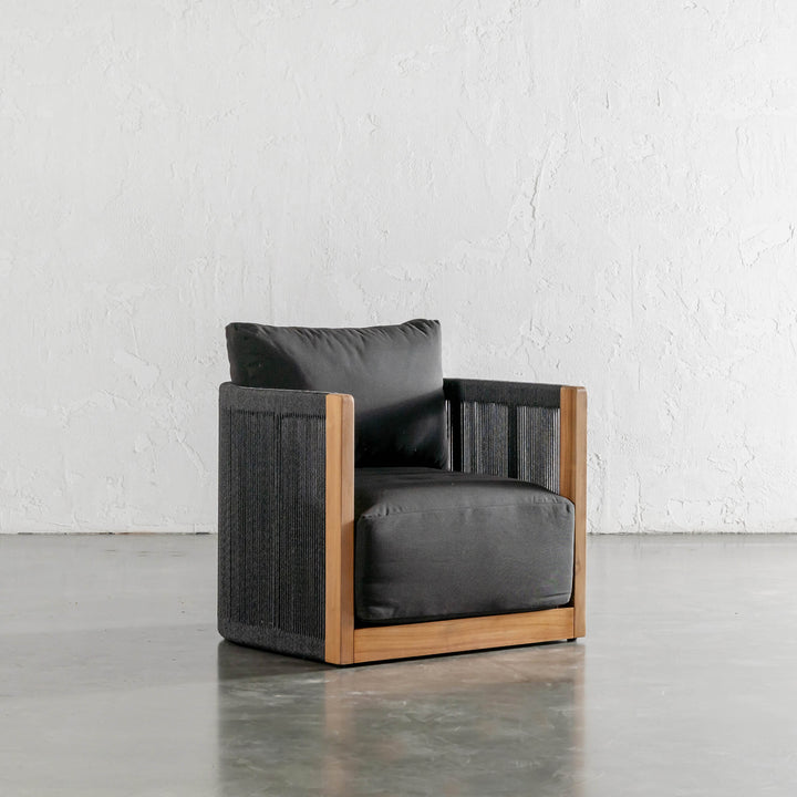 VALLECITO INDOOR/OUTDOOR ARMCHAIR  |  BLACK NOIR