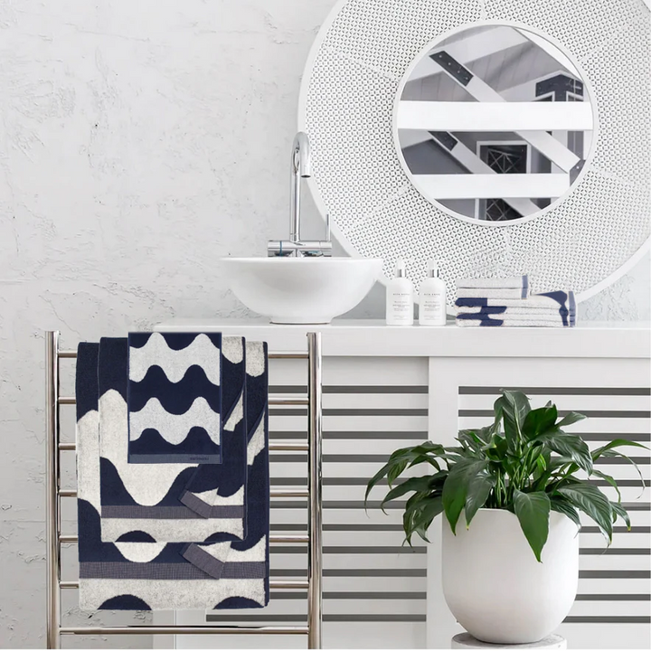 MARIMEKKO  |  LOKKI BATH BUNDLE SINGLE  |  NAVY BLUE + WHITE