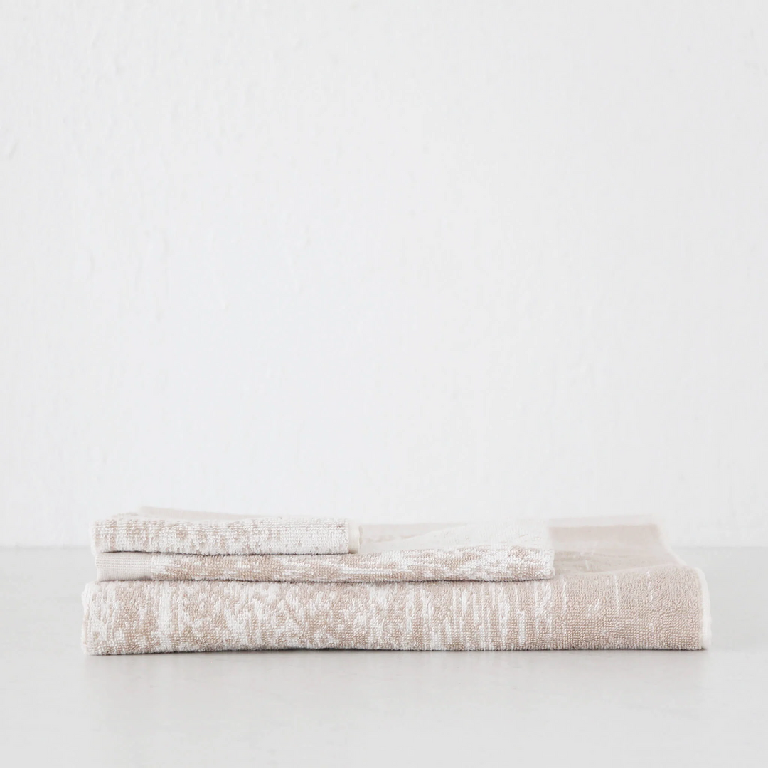 MARIMEKKO  |  KUISKAUS BATH BUNDLE SINGLE  |  BEIGE + WHITE