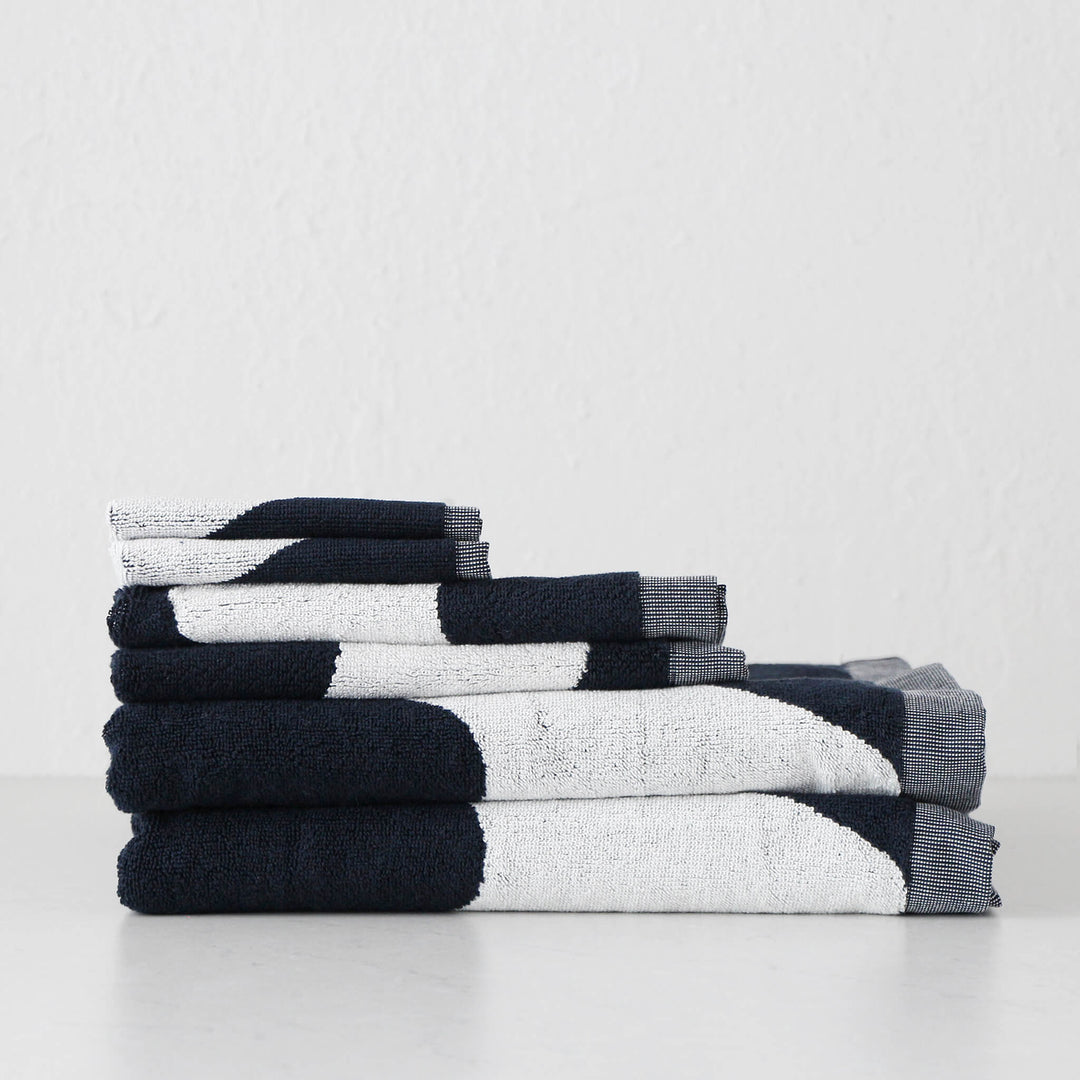 MARIMEKKO  |  LOKKI BATH BUNDLE DOUBLE  |  NAVY BLUE + WHITE