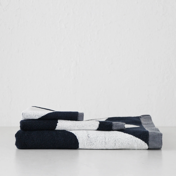 MARIMEKKO  |  LOKKI BATH BUNDLE SINGLE  |  NAVY BLUE + WHITE