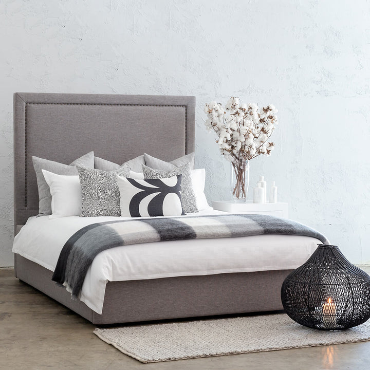 MARLE BED WITH STUDDED SQUARE FRAME  |  GREY LINEN