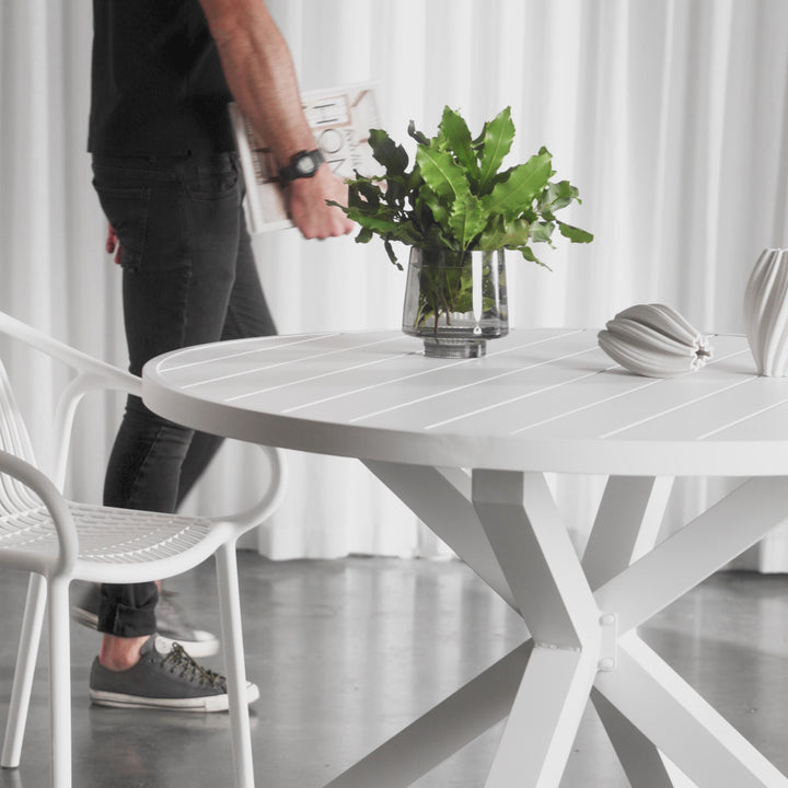 PALOMA OUTDOOR SLATTED DINING TABLE | WHITE ALUMINIUM | ROUND 120CM + ALETTA INDOOR/OUTDOOR DINING CHAIR  | GHOST WHITE