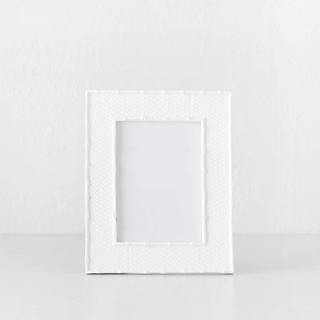 RAFFLES PHOTO FRAME  |  5X7  |  WHITE WEAVE