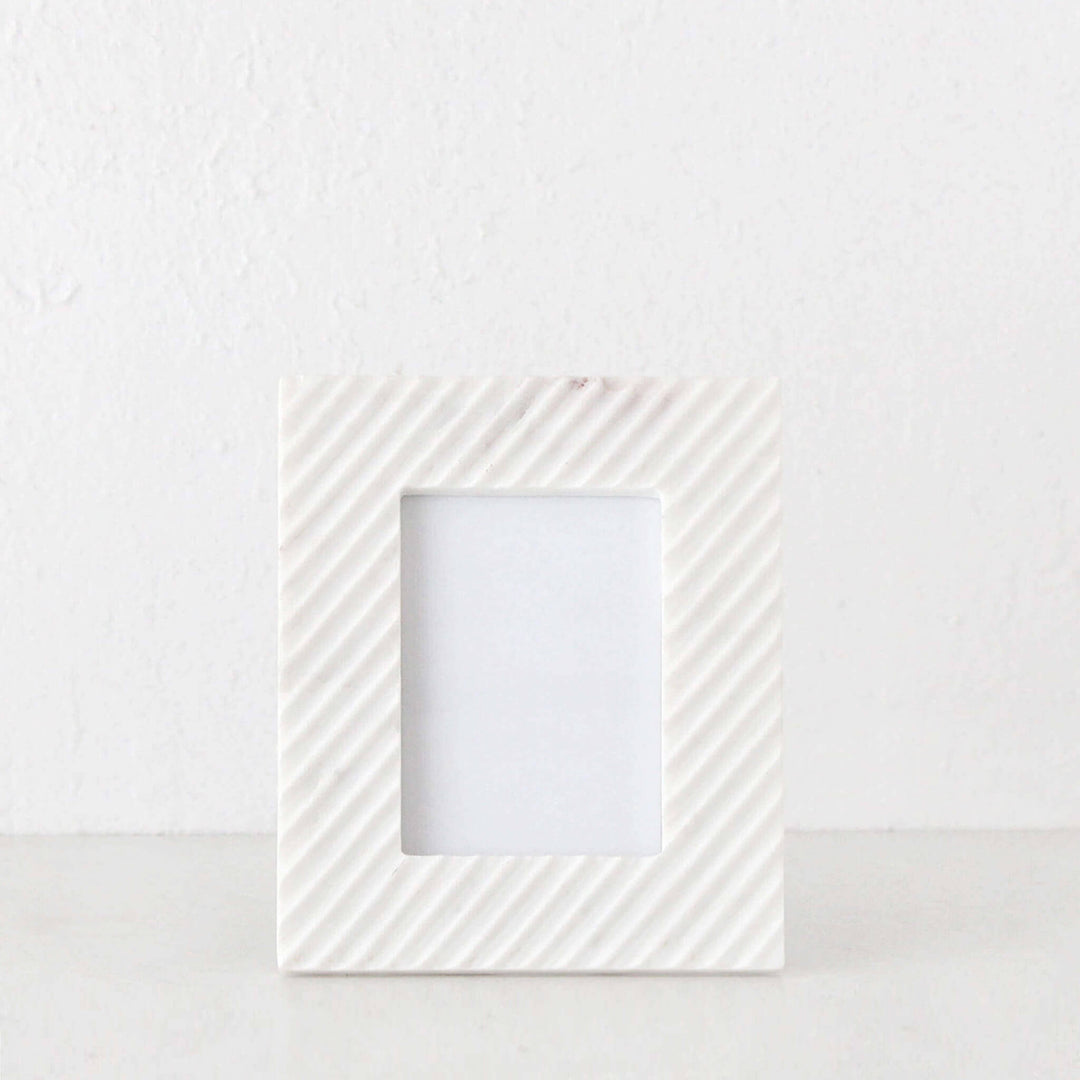 AMARA MARBLE PHOTO FRAME | 4x6 | WHITE MARBLE