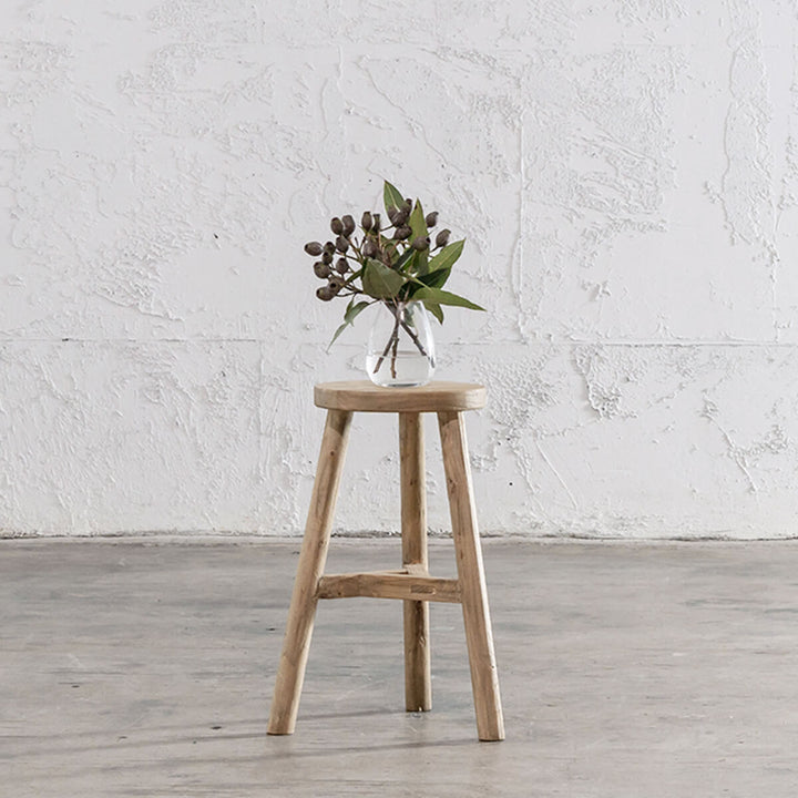 CAPRETTA ELM ROUND MILKING STOOL  |  BLEACHED BRISTLE