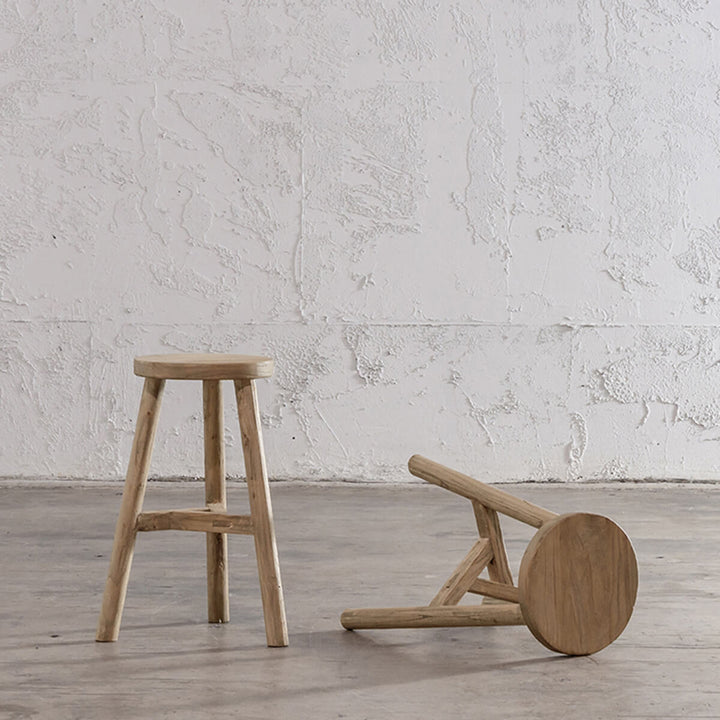 CAPRETTA ELM ROUND MILKING STOOL  |  BLEACHED BRISTLE