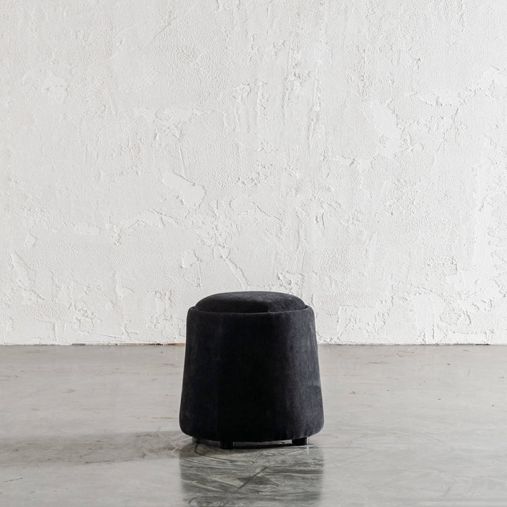 CARSON CURVE ROUND OTTOMAN  |  NOIR BLACK MINIMAL