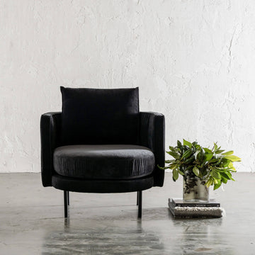 CARSON MODERNA CURVED RIBBED CHAIR  |  NOIR BLACK