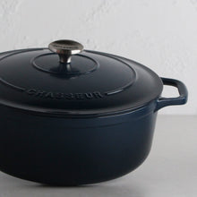 CHASSEUR | ROUND FRENCH OVEN | LICORICE BLUE | 28CM | 6.1L  |  FRENCH CAST IRON COOKWARE CLOSE UP LID