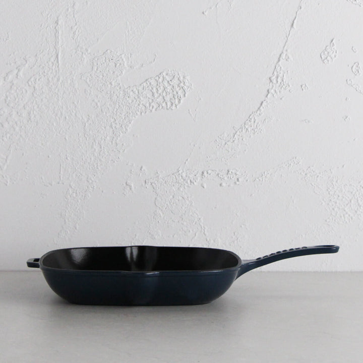 CHASSEUR | SQUARE GRILL PAN | LICORICE BLUE | 25CM  |  FRENCH CAST IRON COOKWARE