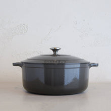 CHASSEUR  |  ROUND FRENCH OVEN  |  CAVIAR GREY  |   FRENCH ENAMEL CAST IRON COOKWARE