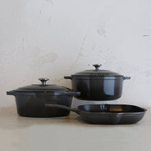 CHASSEUR  |  ROUND FRENCH OVEN  |  CAVIAR GREY  |   FRENCH ENAMEL COOKWARE  | CAST IRON COOKWARE TRIO
