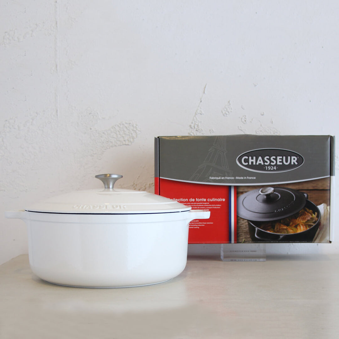 CHASSEUR | ROUND FRENCH OVEN | WHITE | 26CM | 5L – Living By Design