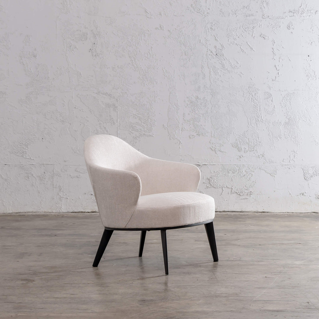 CLYDE ARM CHAIR  |  CASPER WHITE