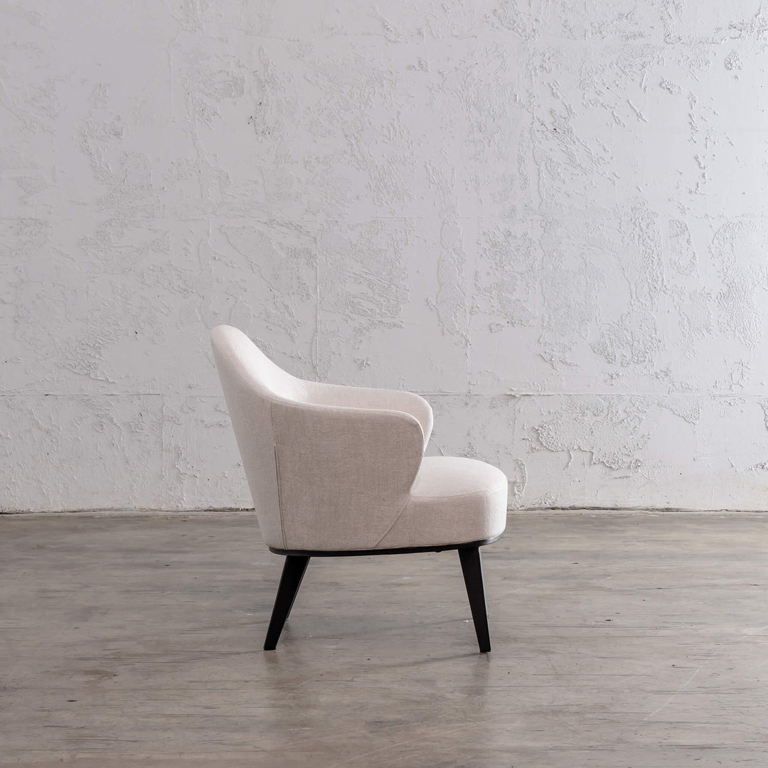 CLYDE ARM CHAIR  |  CASPER WHITE