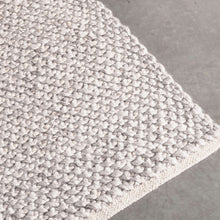 HAND TUFTED RUGS AND RUNNERS  |  HAMPTONS SILVER