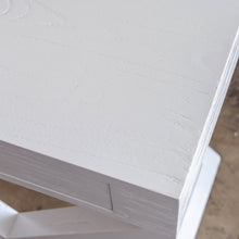 AMARA CROSS LEG BEDSIDE TABLE  |  WHITE GRAIN DETAIL