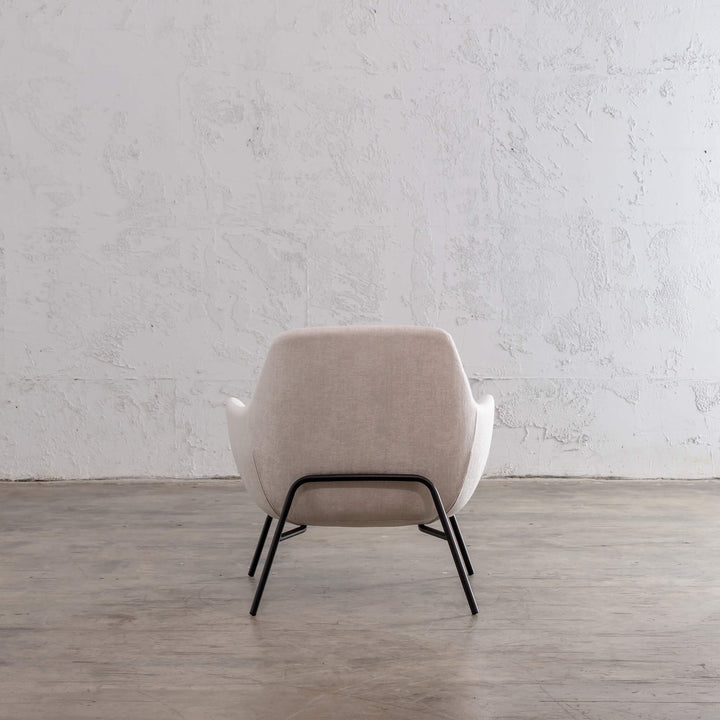 LYNDON ARM CHAIR  |  CASPER WHITE