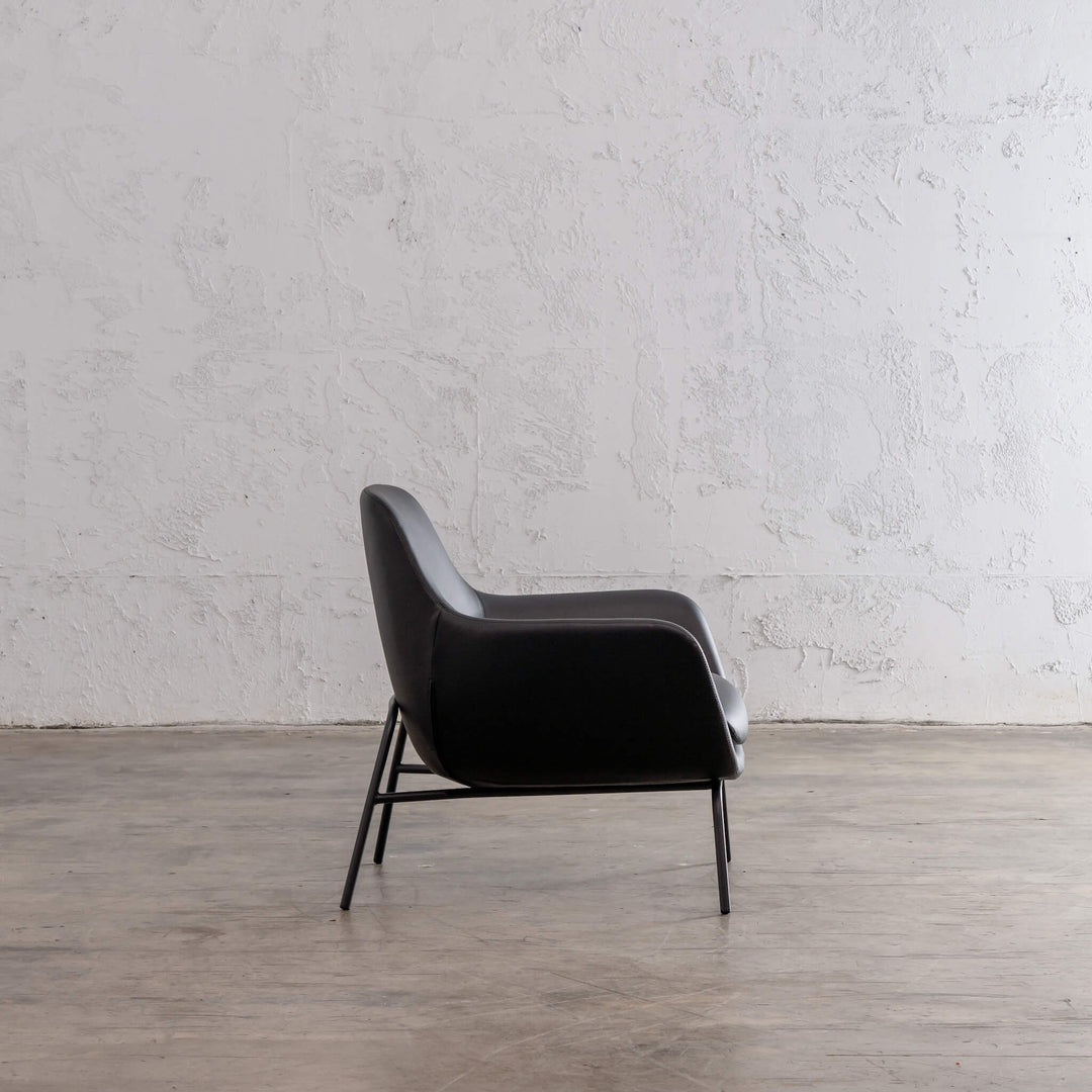 LYNDON ARM CHAIR  |  NOIR BLACK