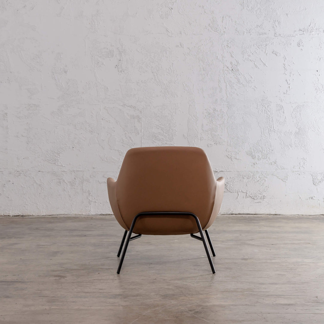 LYNDON ARM CHAIR  |  SADDLE TAN