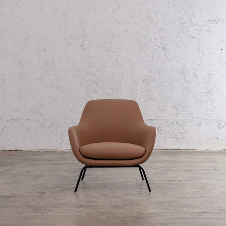 LYNDON ARM CHAIR  |  SADDLE TAN