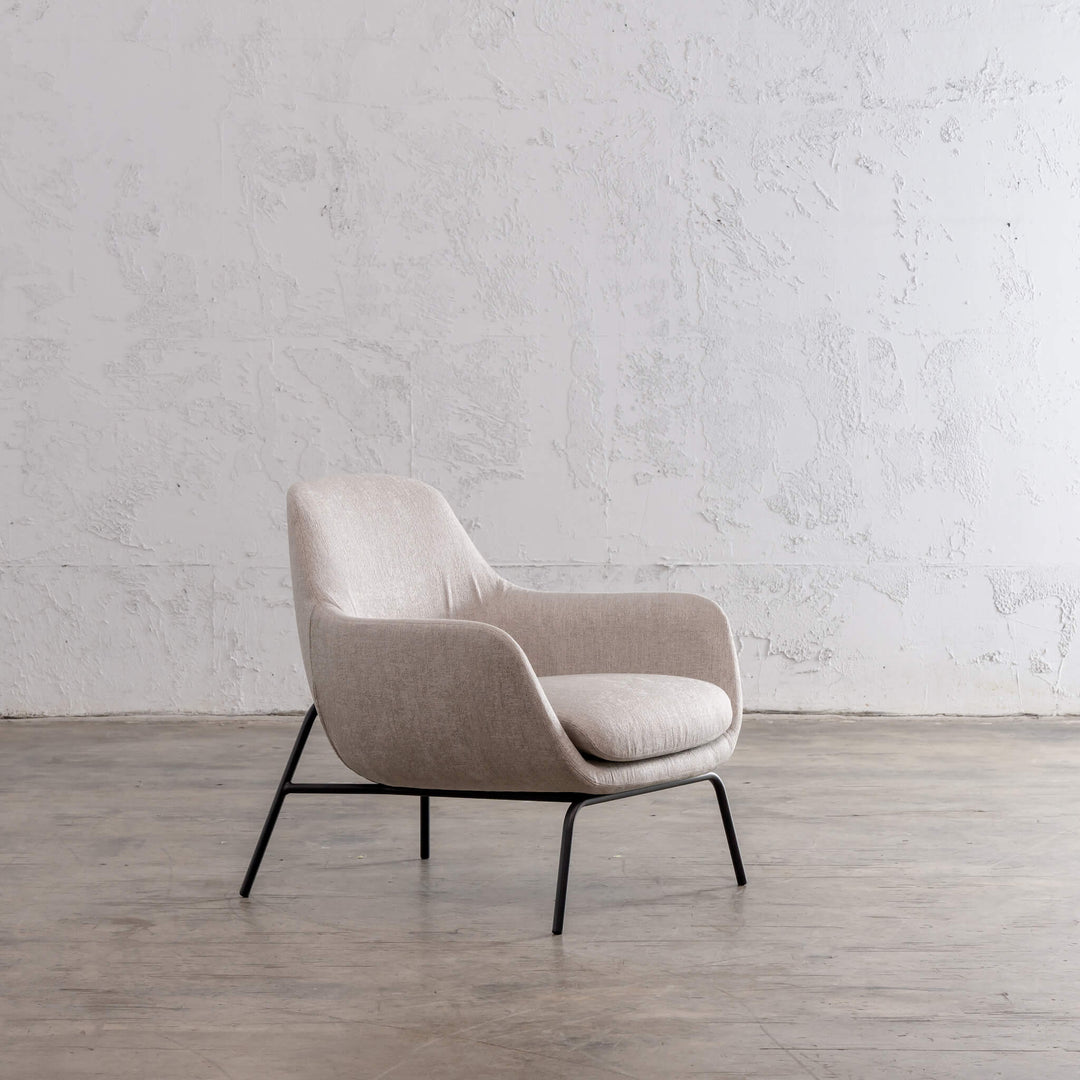 LYNDON ARM CHAIR  |  DESERT SAND