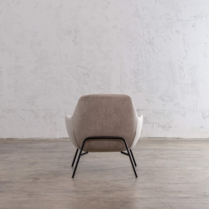 LYNDON ARM CHAIR  |  DESERT SAND