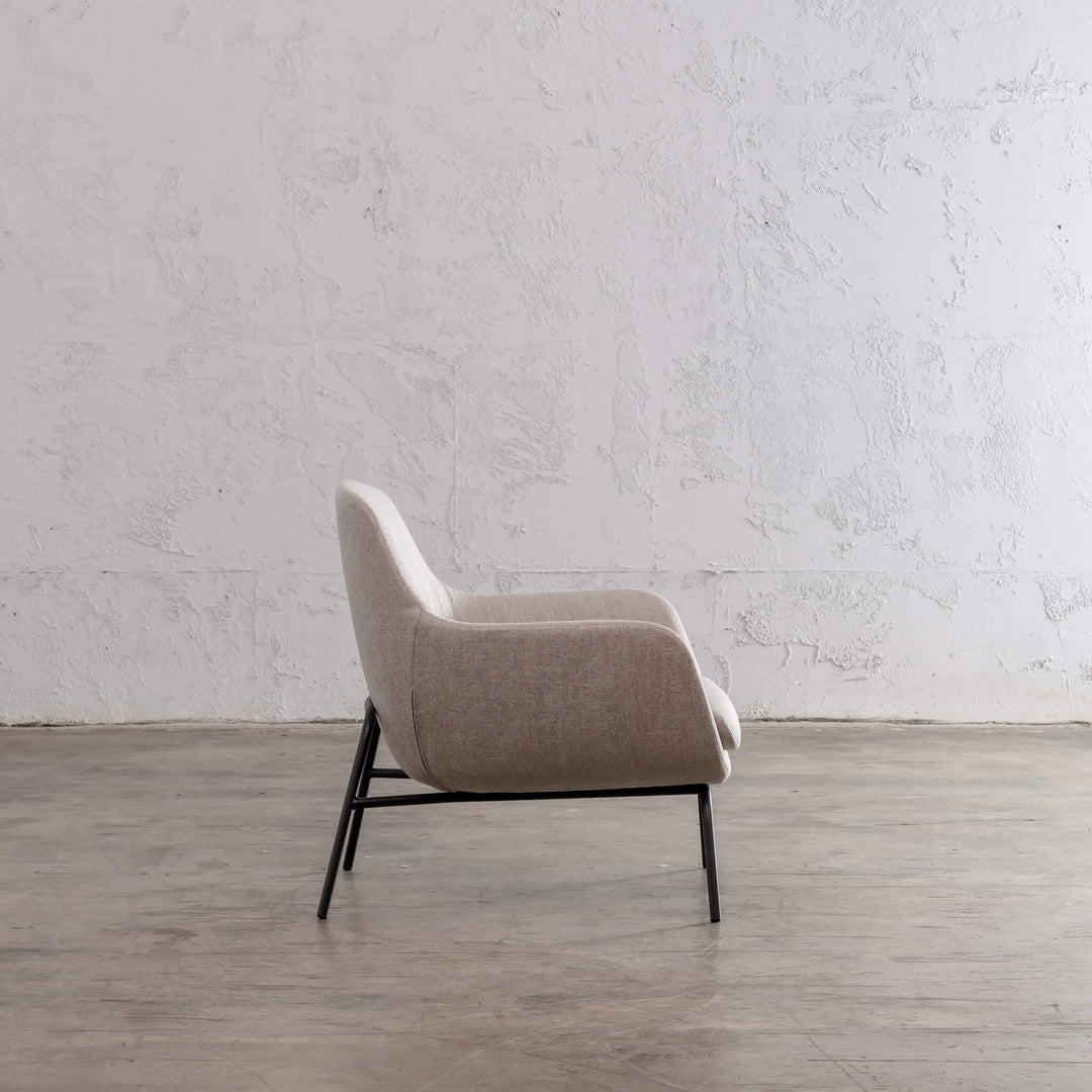 LYNDON ARM CHAIR  |  DESERT SAND