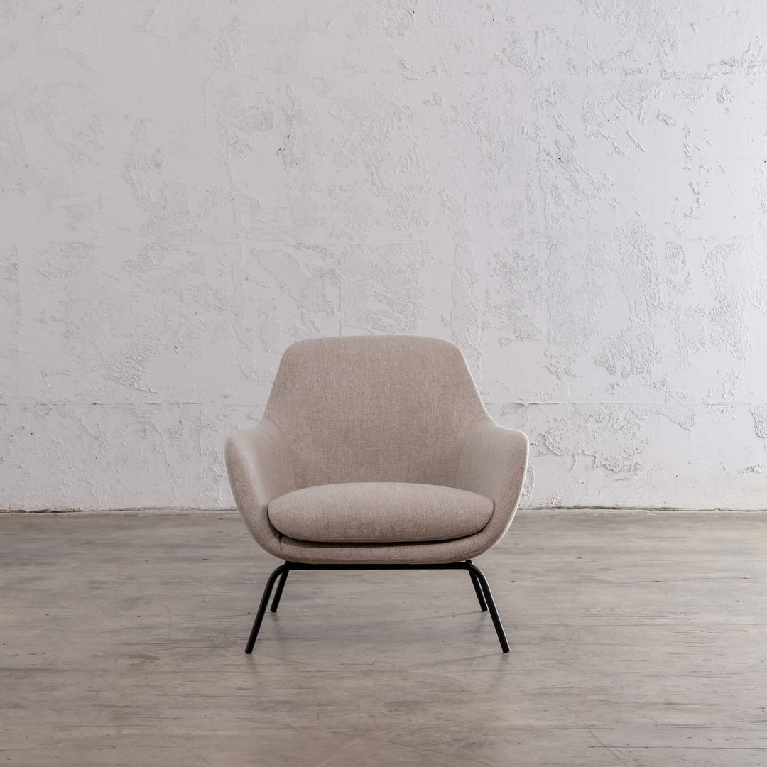 LYNDON ARM CHAIR  |  DESERT SAND