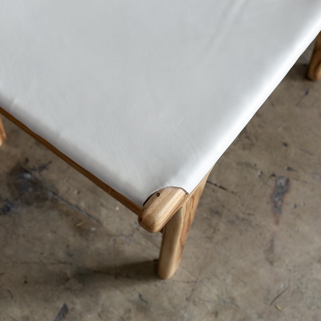 MALAND LEATHER HIDE CARVER CHAIR  |  WHITE LEATHER HIDE