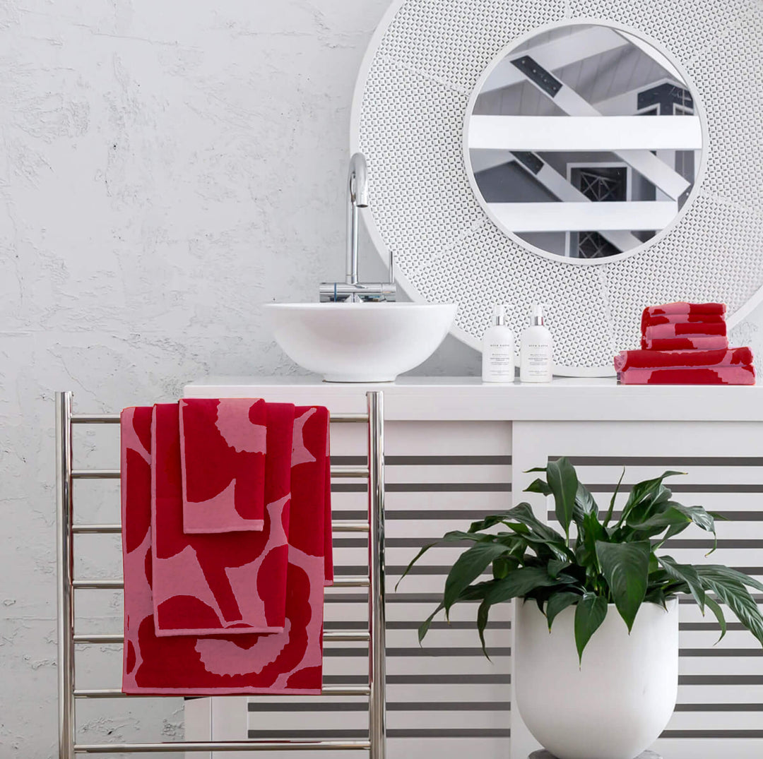 MARIMEKKO  |  UNIKKO BATH TOWEL  |  RED + LIGHT PINK  |  75 X 150CM