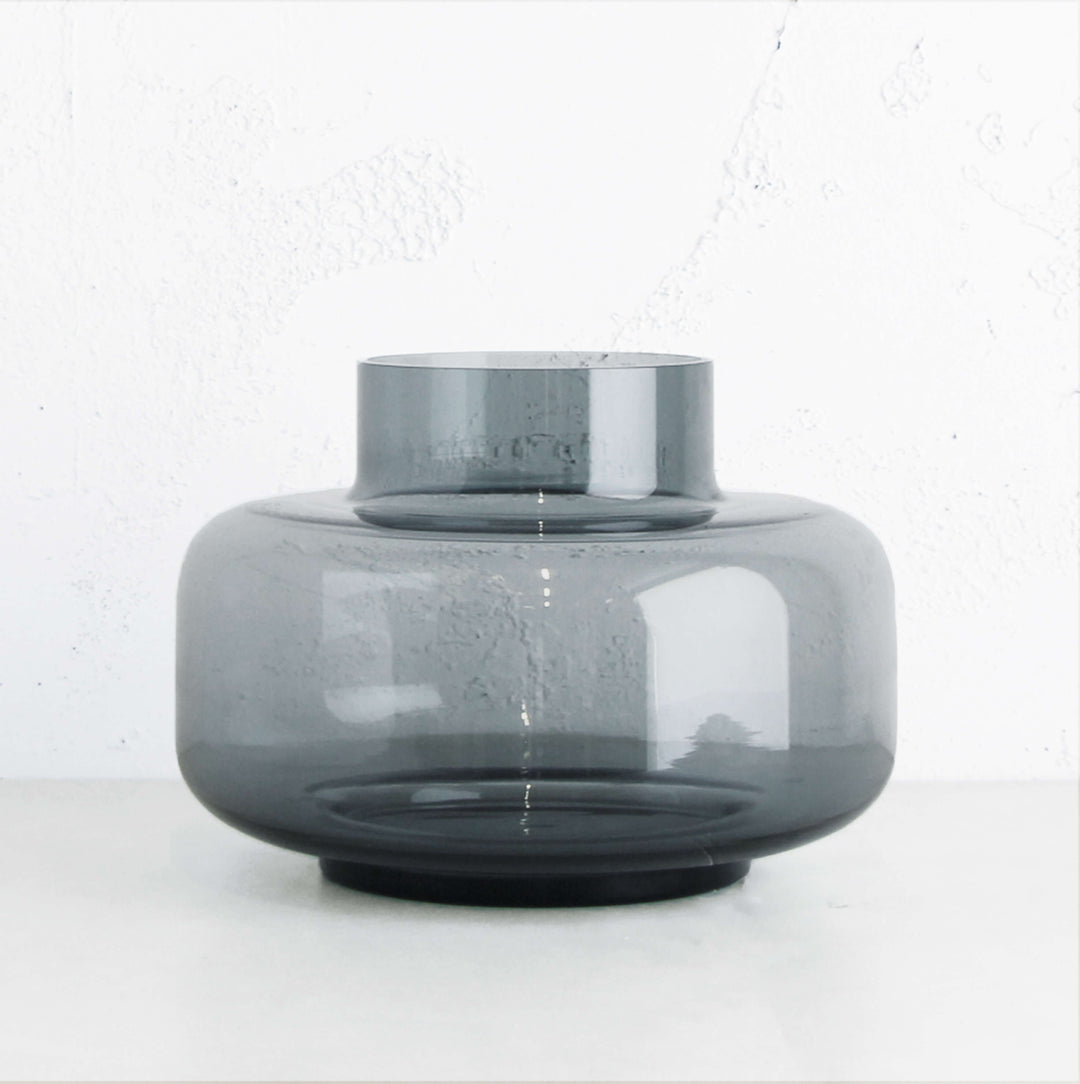 MARIMEKKO  |  URNA GLASS VASE  |  SMOKE GREY