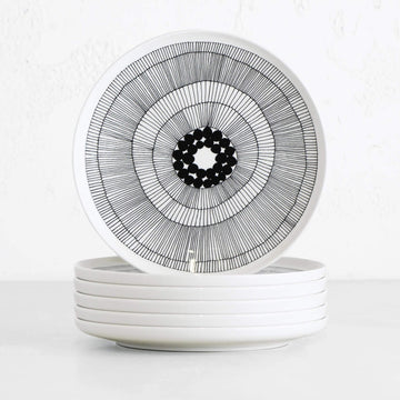 MARIMEKKO OIVA SIIRTOLAPUUTARHA PLATE 25CM | BLACK + WHITE | SET OF 6