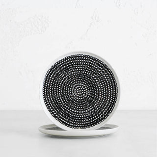 MARIMEKKO | OIVA SIIRTOLAPUUTARHA PLATE 20CM | BLACK + WHITE CIRCLES | SET OF 2