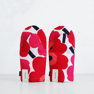 MARIMEKKO  |  PIENI UNIKKO OVEN MITTEN  |  RED + PINK + WHITE SET OF 2
