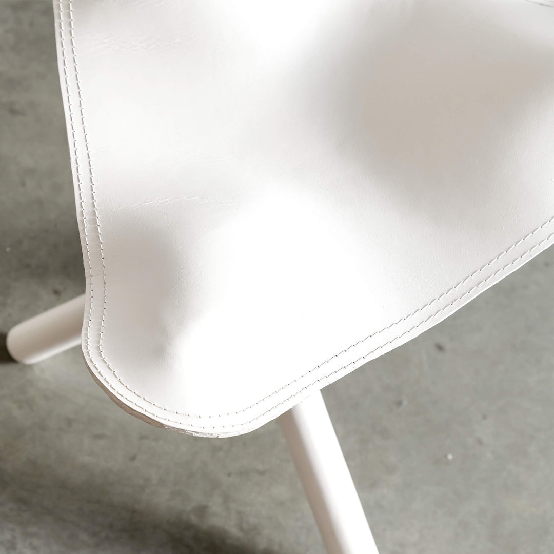 MALAND FOLDUP STOOL  |  WHITE ON WHITE LEATHER CLOSE UP