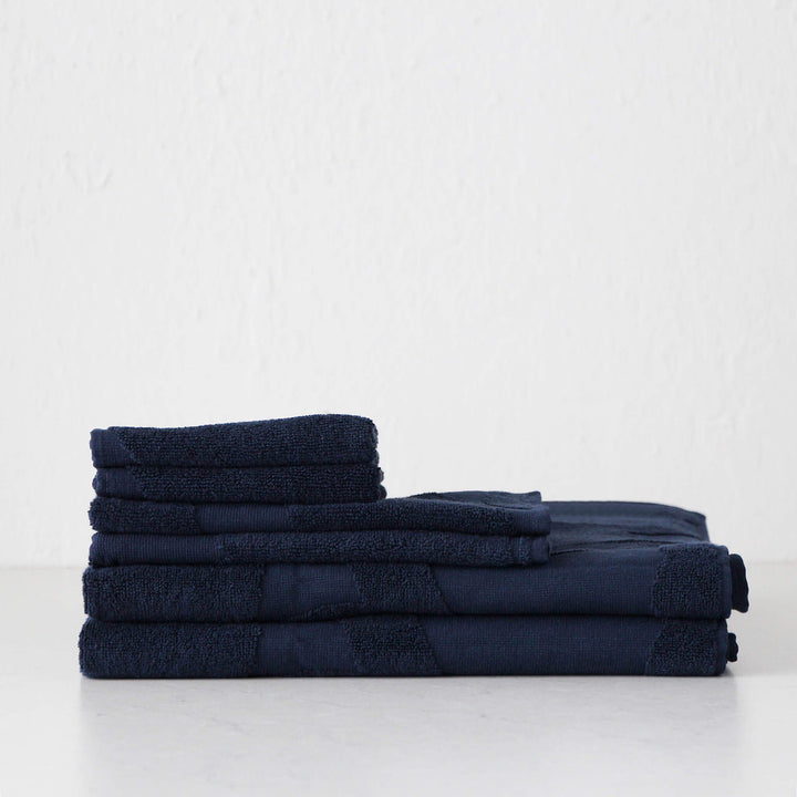 MARIMEKKO  |  UNIKKO BATH BUNDLE DOUBLE  |  DARK BLUE