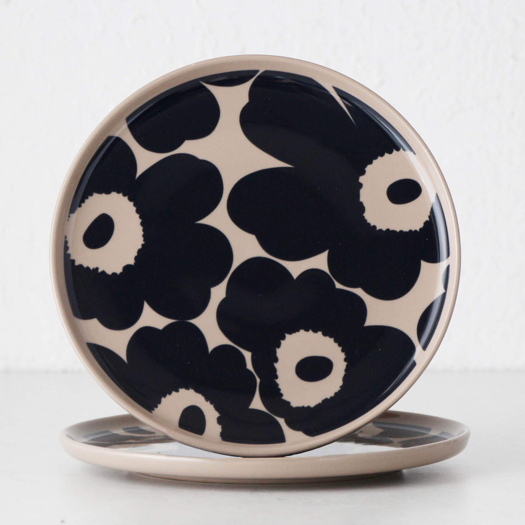 MARIMEKKO  |  OIVA UNIKKO PLATE 20CM BUNDLE  |   DARK BLUE + TERRA BROWN  |  SET OF 2