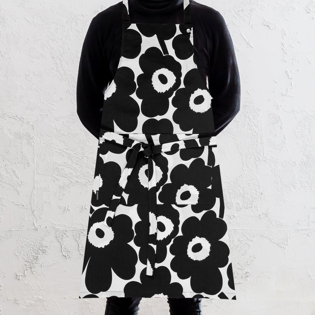 MARIMEKKO  |  PIENI UNIKKO APRON  |  BLACK + WHITE