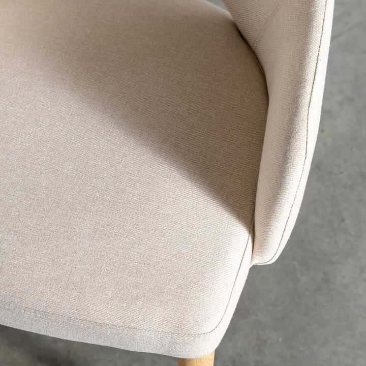 OCTOVA CLASSIC DINING CHAIR | DESERT SAND TWILL + TEAK  |  CLOSE UP