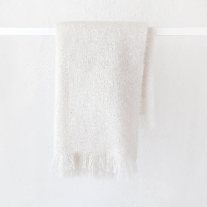 ST ALBANS MOHAIR THROW RUG | POWDER