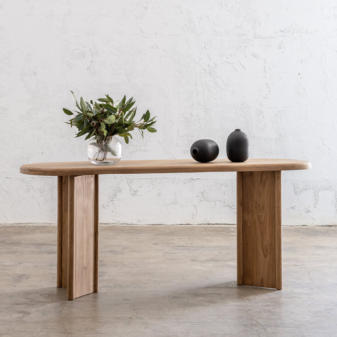 TRION INDOOR ROUNDED HALL TABLE  |  180CM